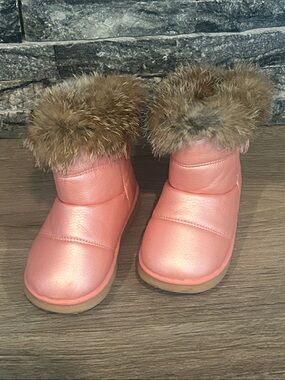 “2018” Toddler Girls Metallic Pink Faux Fur Winter Boots Size 26 (9.5 US)